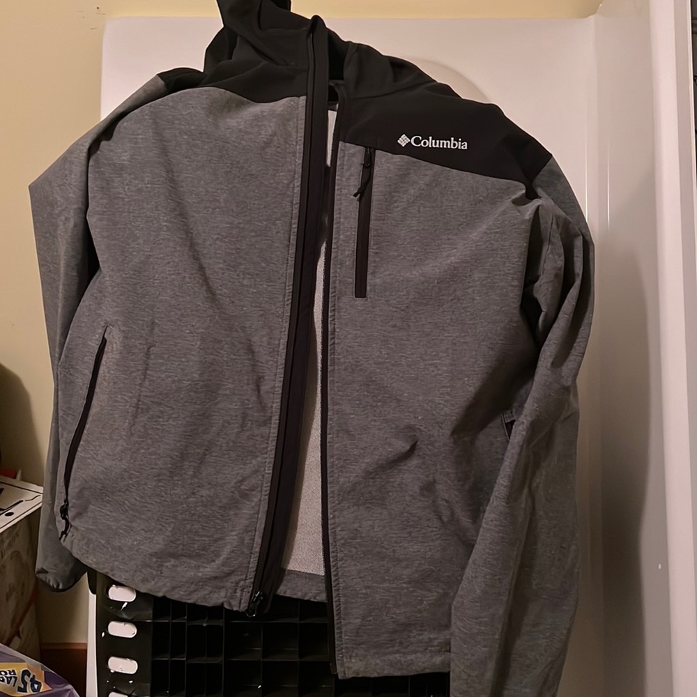 Perfect condition NWOT. Columbia rain jacket